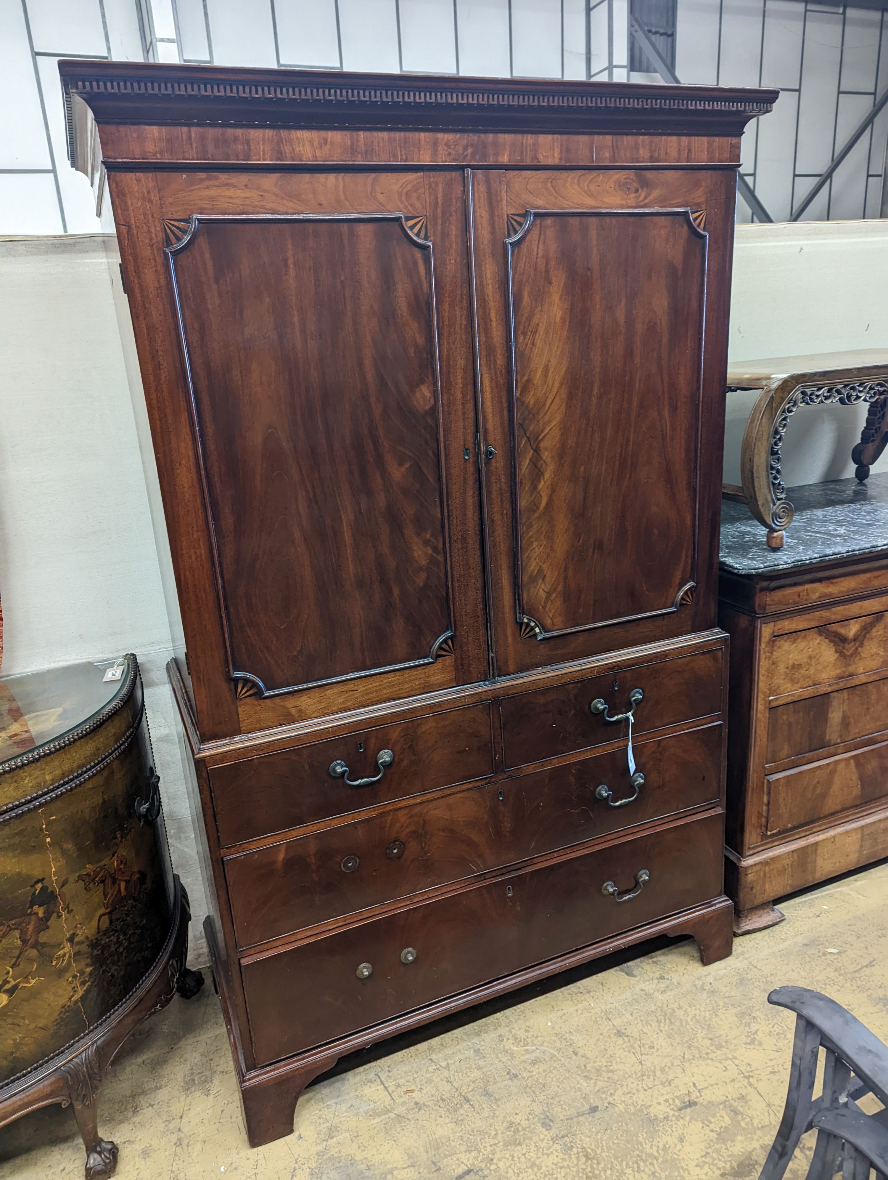 A George III mahogany linen press, width 124cm, depth 56cm, height 195cm